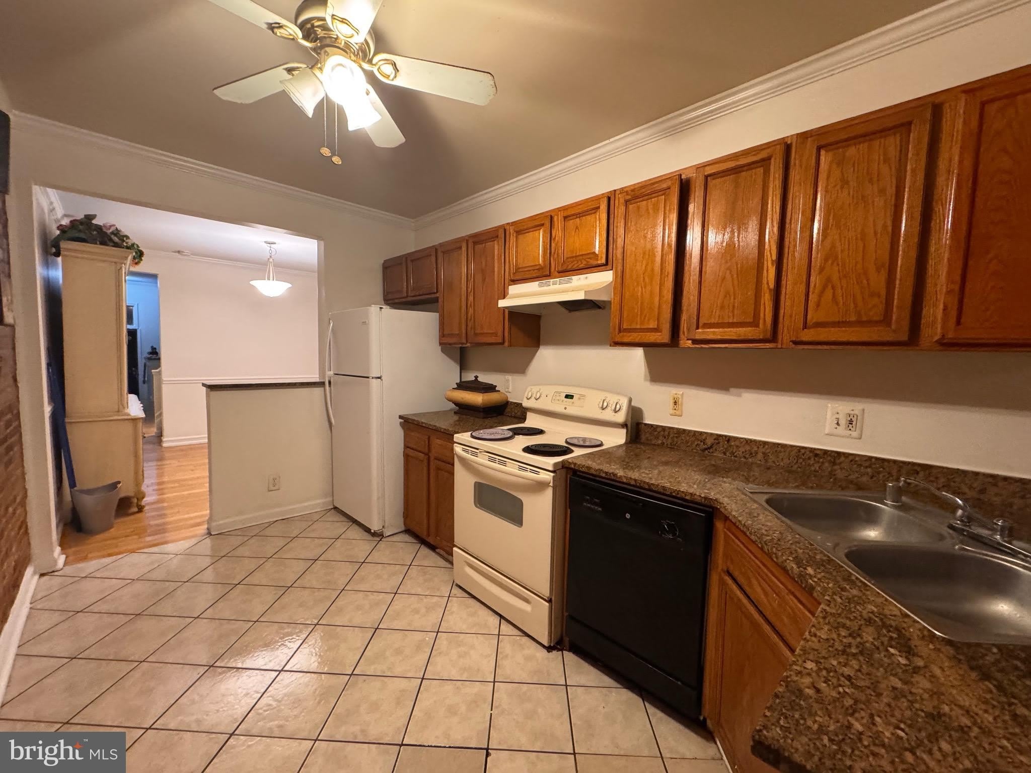 1009 W FAYETTE Street – photo 3