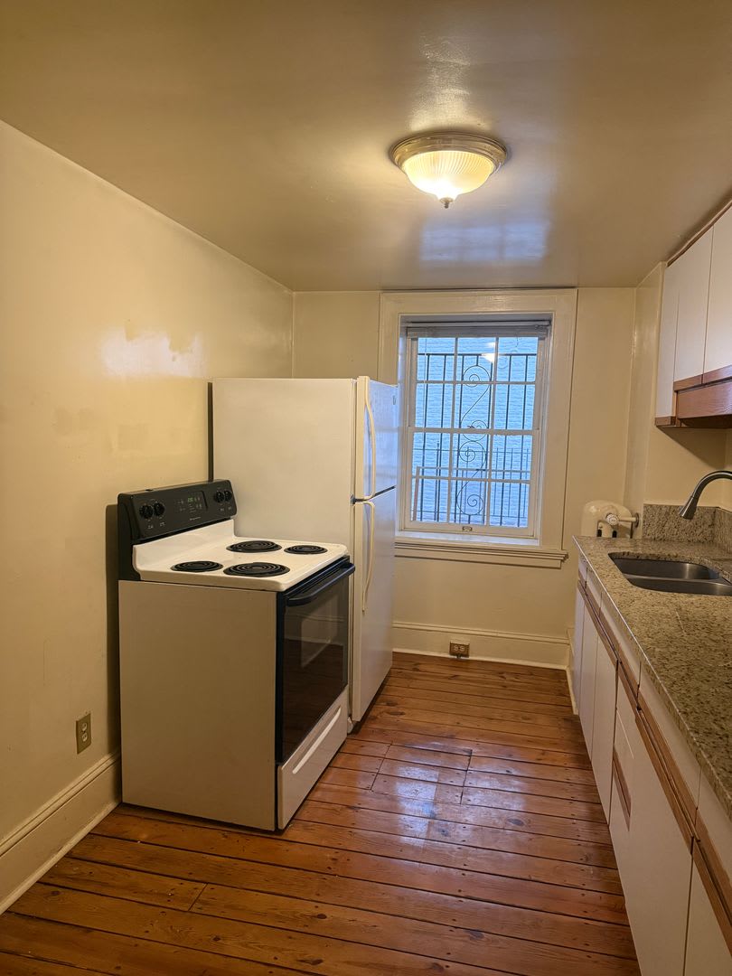 Charming Apartment On Church St – photo 4