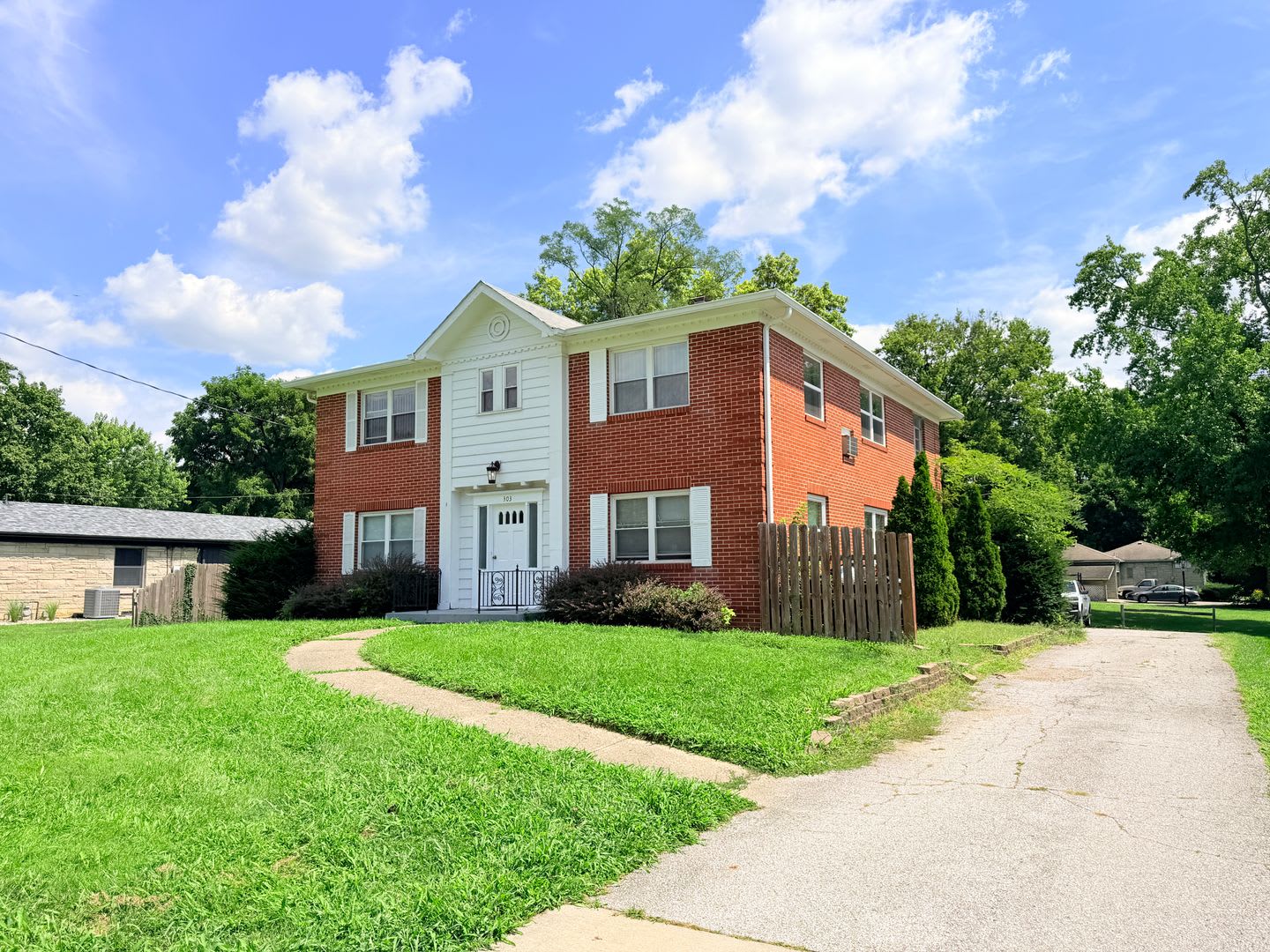 NOW SHOWING: 1 Bedroom/1 Bathroom Apartment located at 303 N Madison Ave. Unit 3 in Greenwood, IN. – photo 3