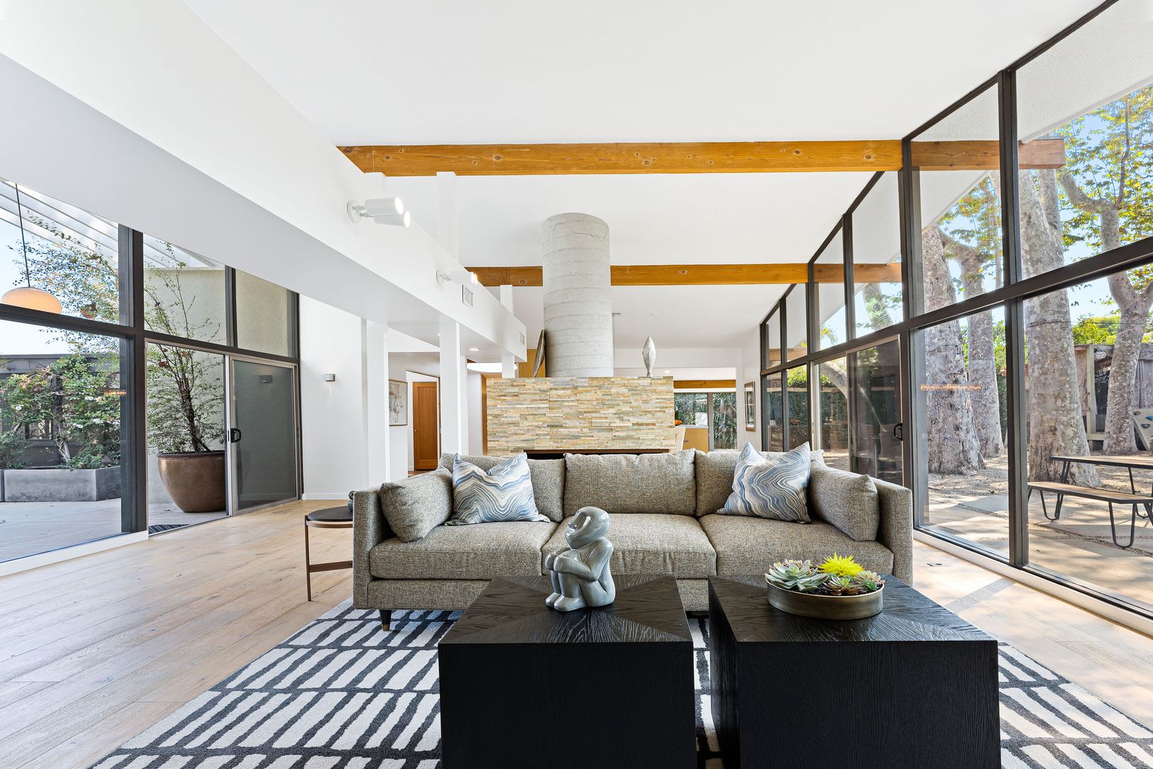 Malibu Mid Century Modern Meets Effortless Indoor Outdoor Living W Beach Club Access In Coveted Malibu West Community – photo 4