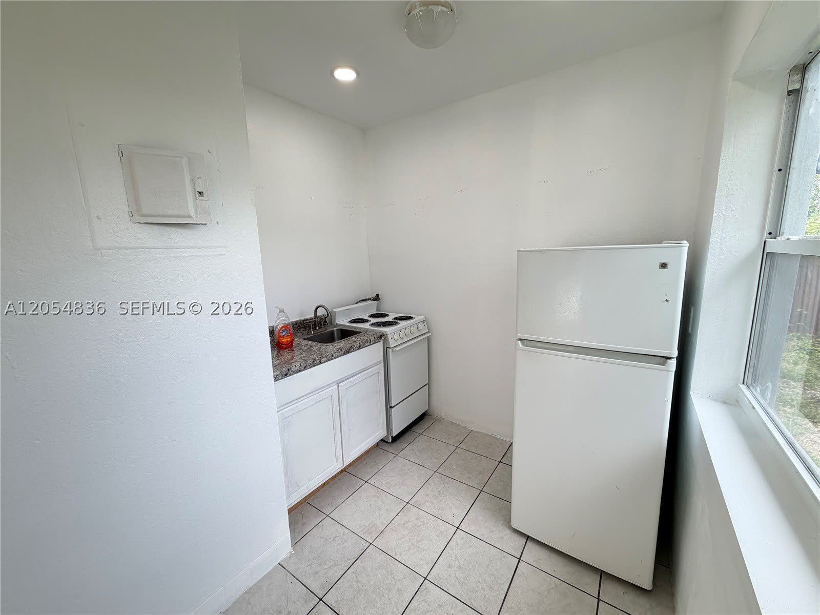 2041 S jackson st – photo 4