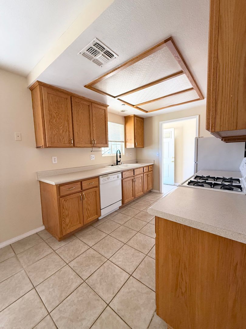 Move in special! 3 bedroom corner home close to Boy and Girls Club! – photo 3