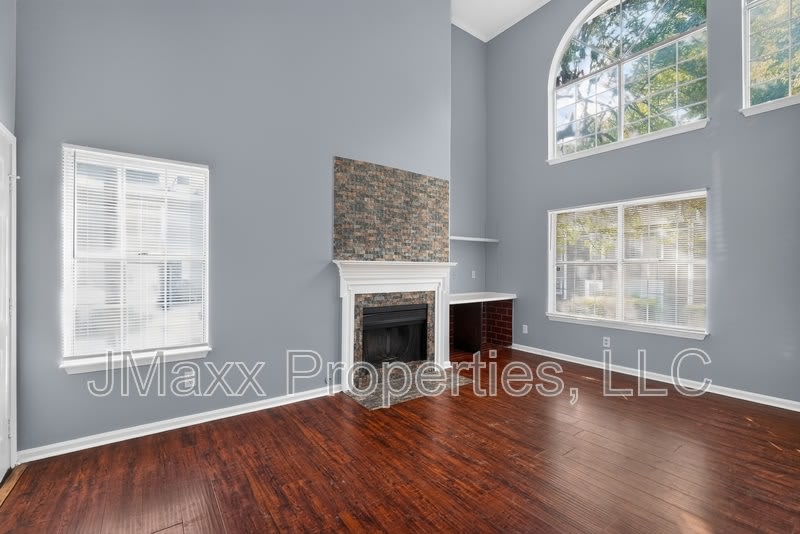 1024 Wiltshire Way Northwest – photo 3