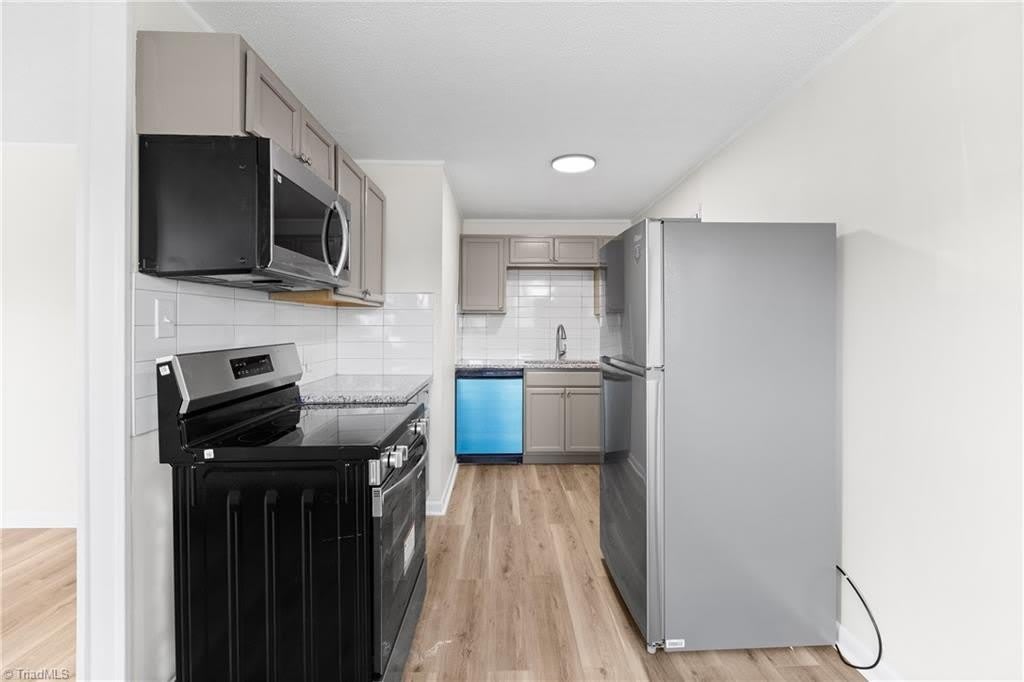 1471 Miller Street – photo 5