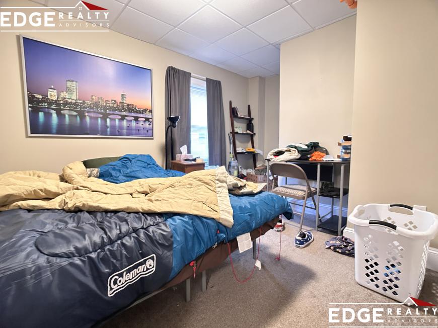 555 Washington St. – photo 4