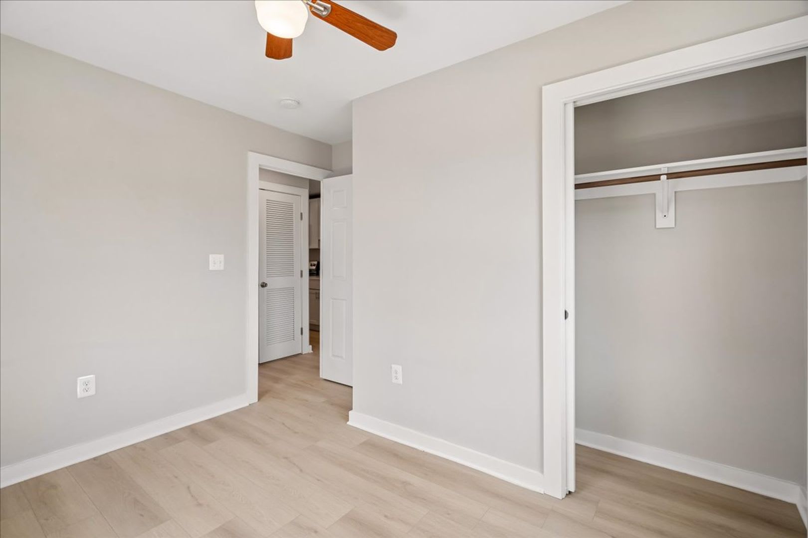 1410 YOUNG Street SE – photo 3