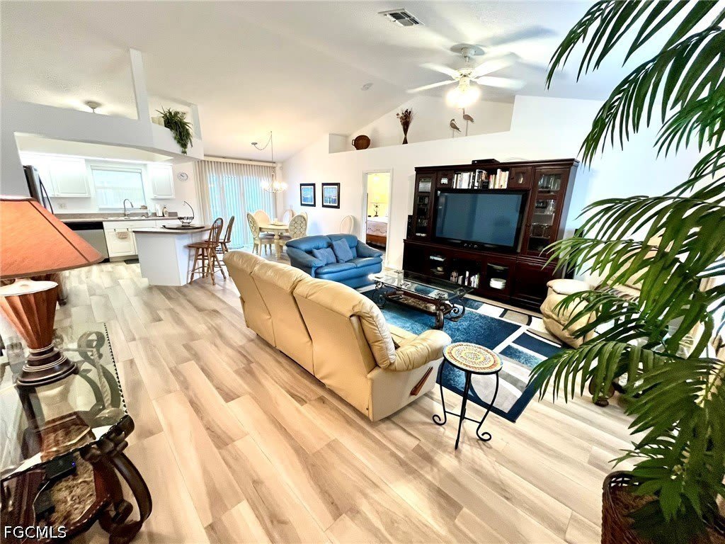 818 SW 8th Place – photo 3