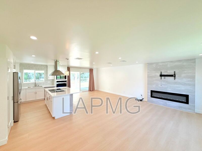 10839 Fellows Avenue – photo 3