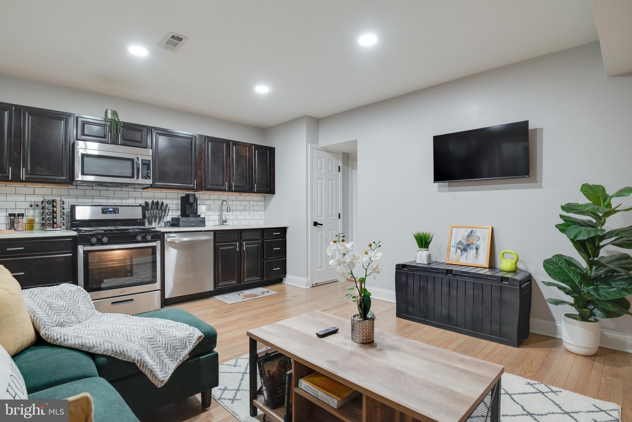 1255 RAUM Street NE – photo 5