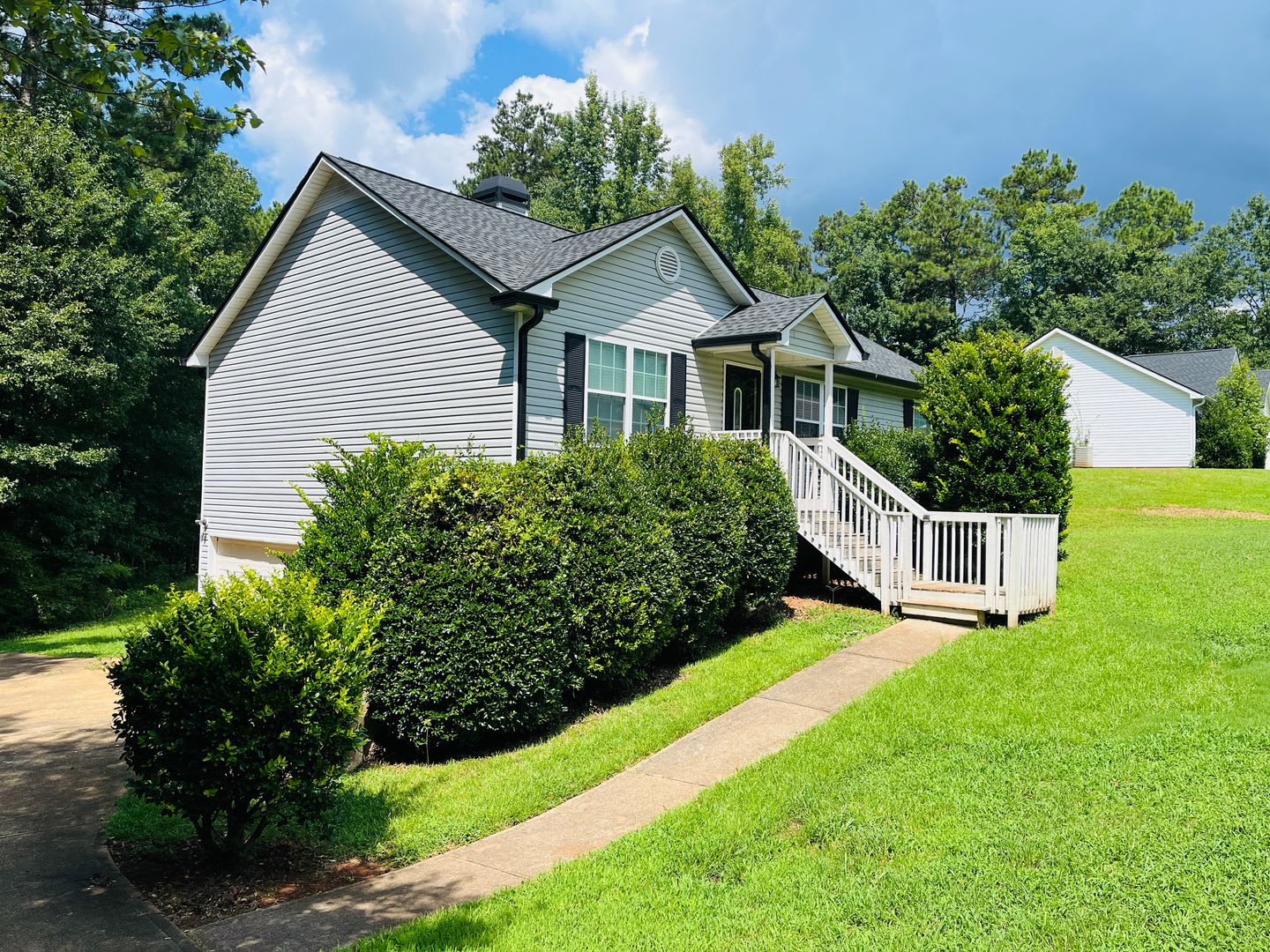 WOW! Newly renovated 4 bedroom, 3 bathroom home in Newnan! Must See – photo 2