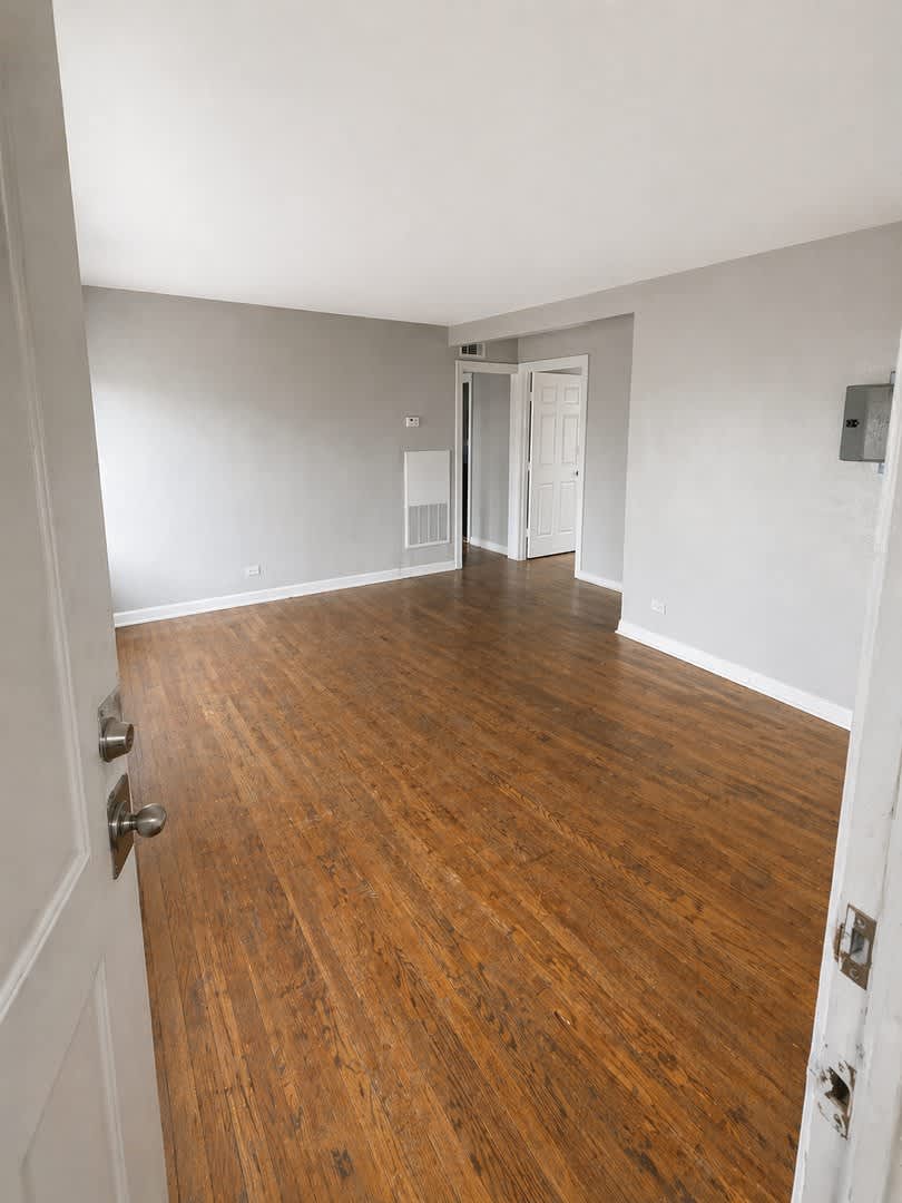 BRIGHT AND SPACIOUS 3-BEDROOM NEAR ST. MARY'S UNIVERSITY AND WOODLAWN LAKE – photo 4