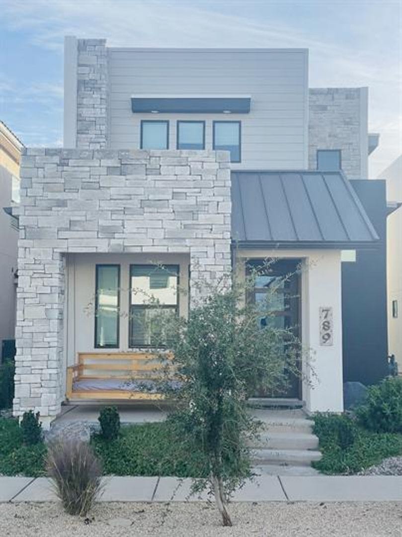 Desert Color Townhome! – photo 3