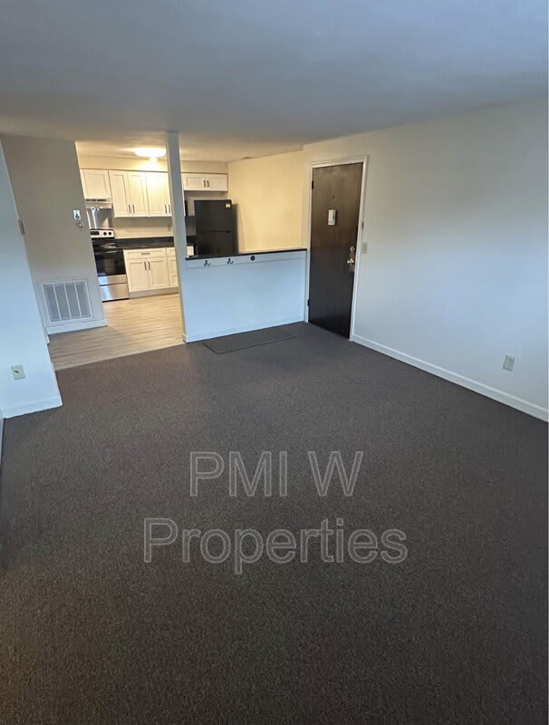 210 Pine St – photo 2