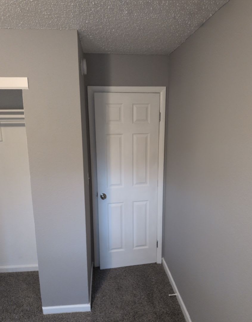 2-Bedroom Apartment Conveniently in Lakewood – photo 5