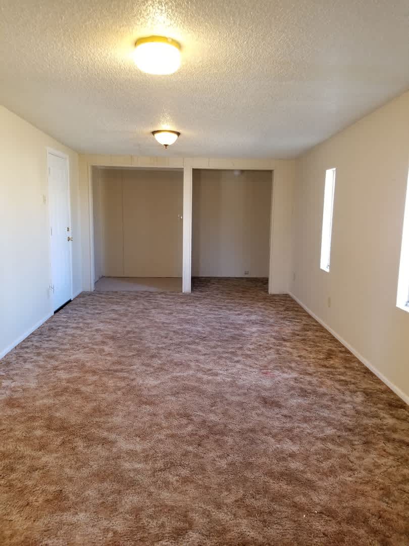 NICE 3 BEDROOM HOME WITH 2 LIVING AREAS – photo 4