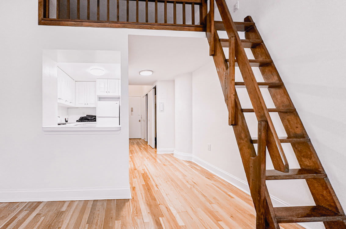 13-25 Astor Place – photo 2
