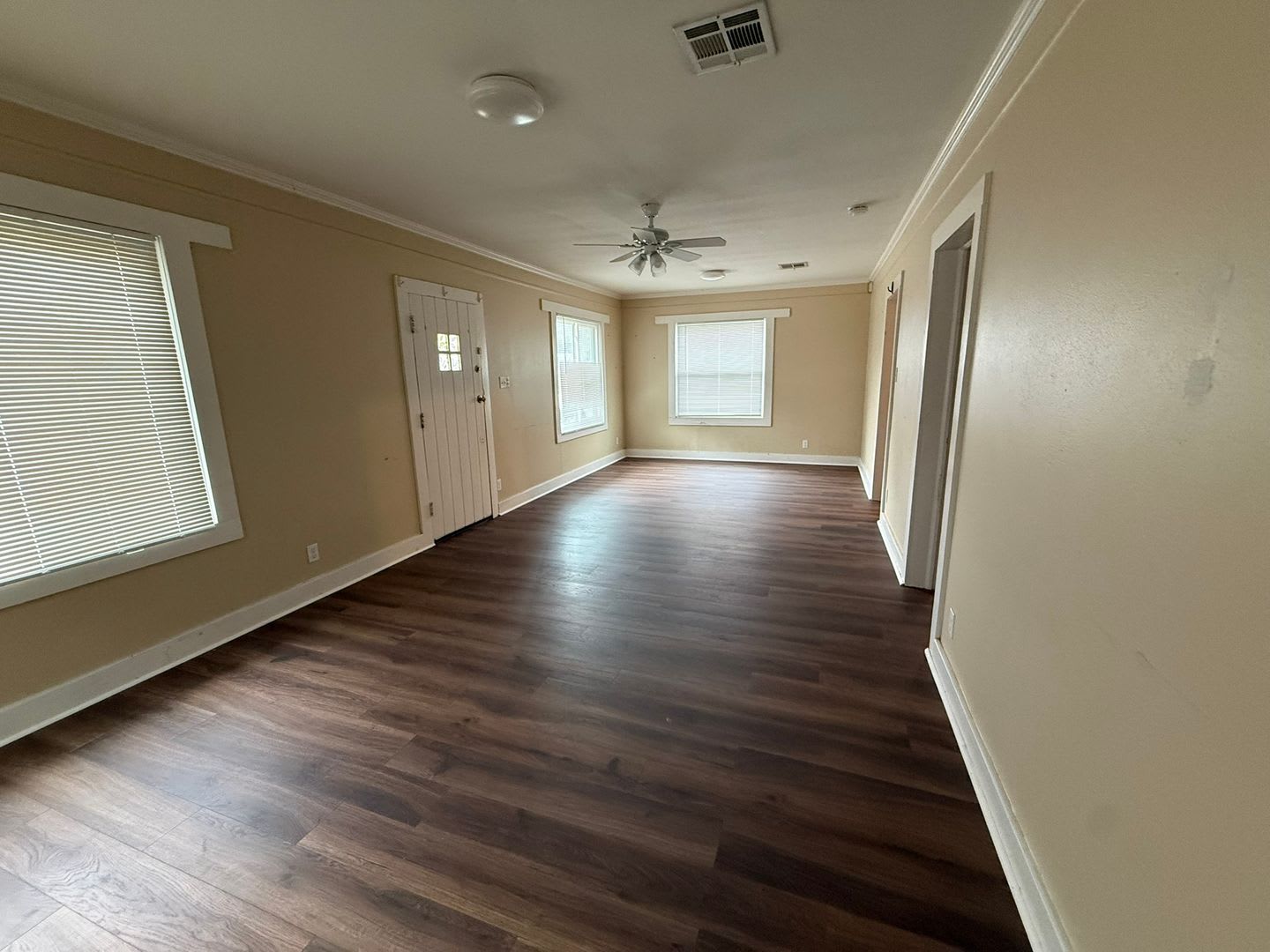 Charming 2 Bedroom, 2 Bathroom Home Near the Cajundome & Downtown Lafayette! – photo 4