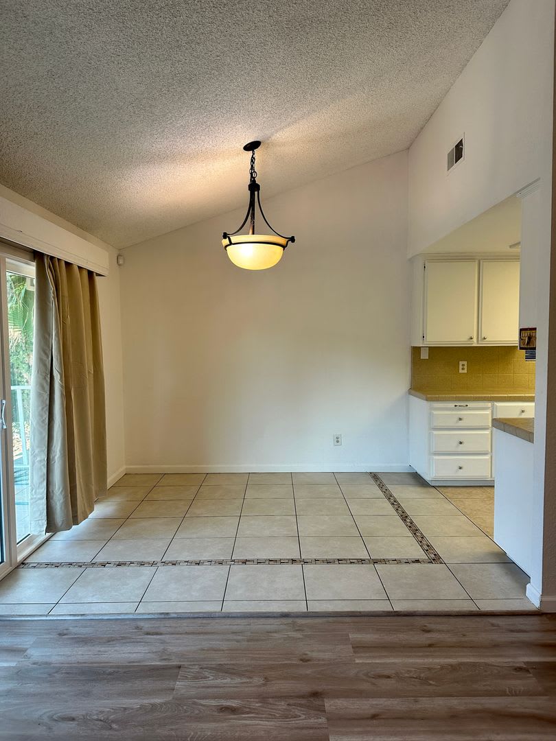 ADORABLE 2/2 Home! Beautiful Upgrades!! *Please Read Entire Ad For Viewings* – photo 5