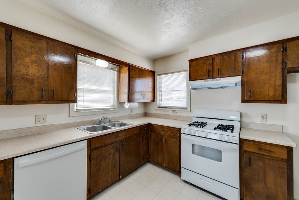 2708 Delano Ave – photo 2