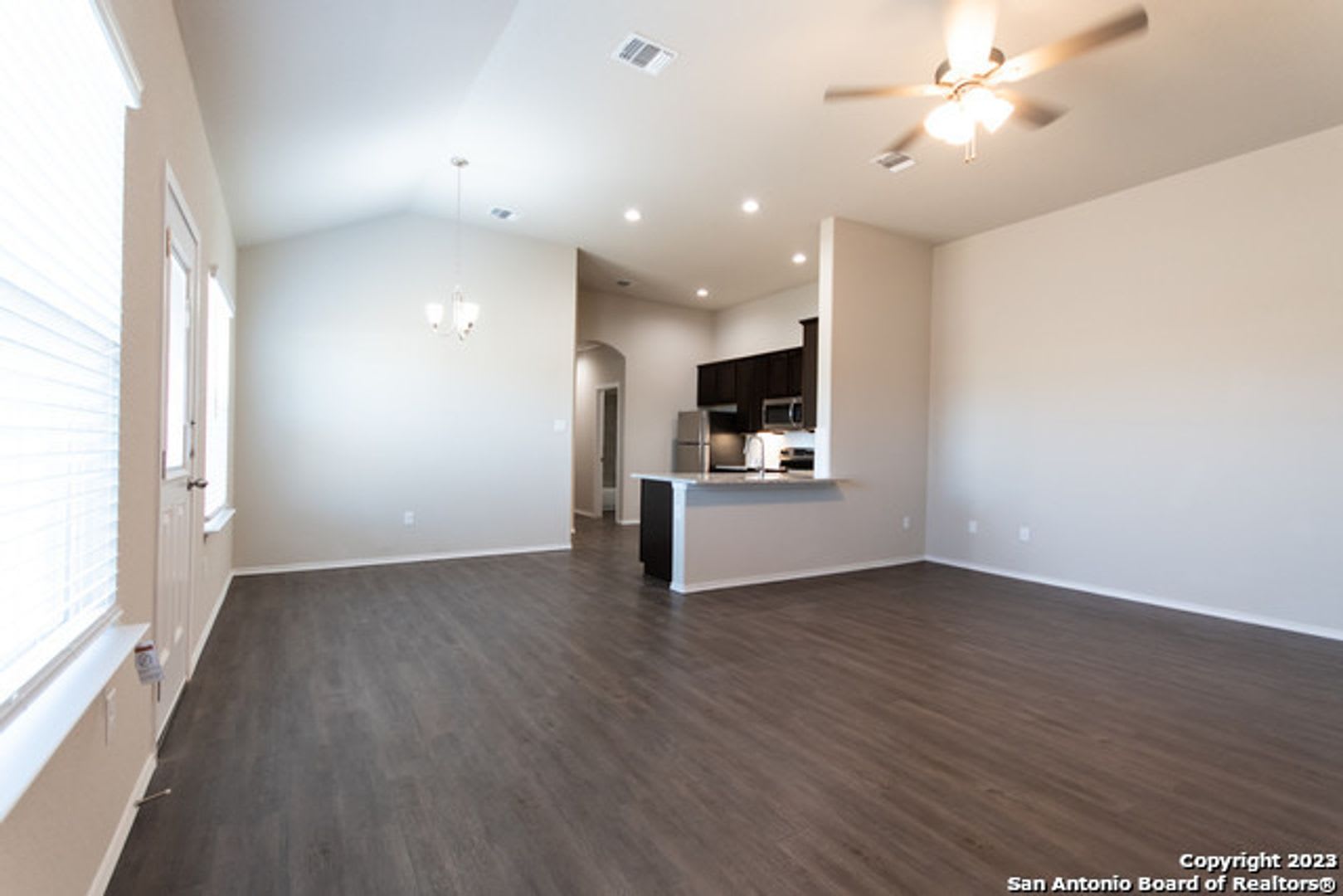 Luxury 3/2 Duplex in Seguin, Texas – photo 4