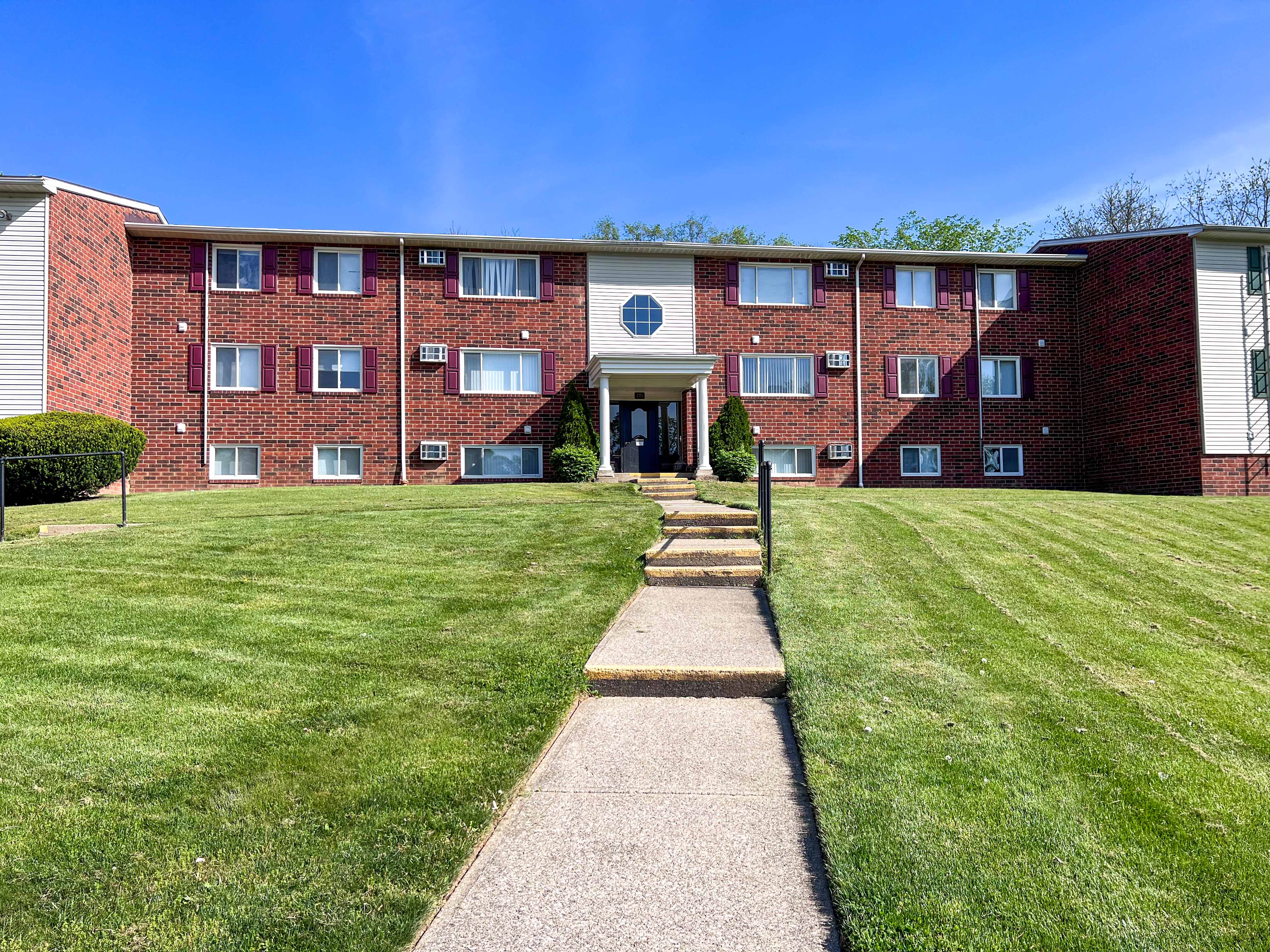 Stoney Creek Apartments – photo 1