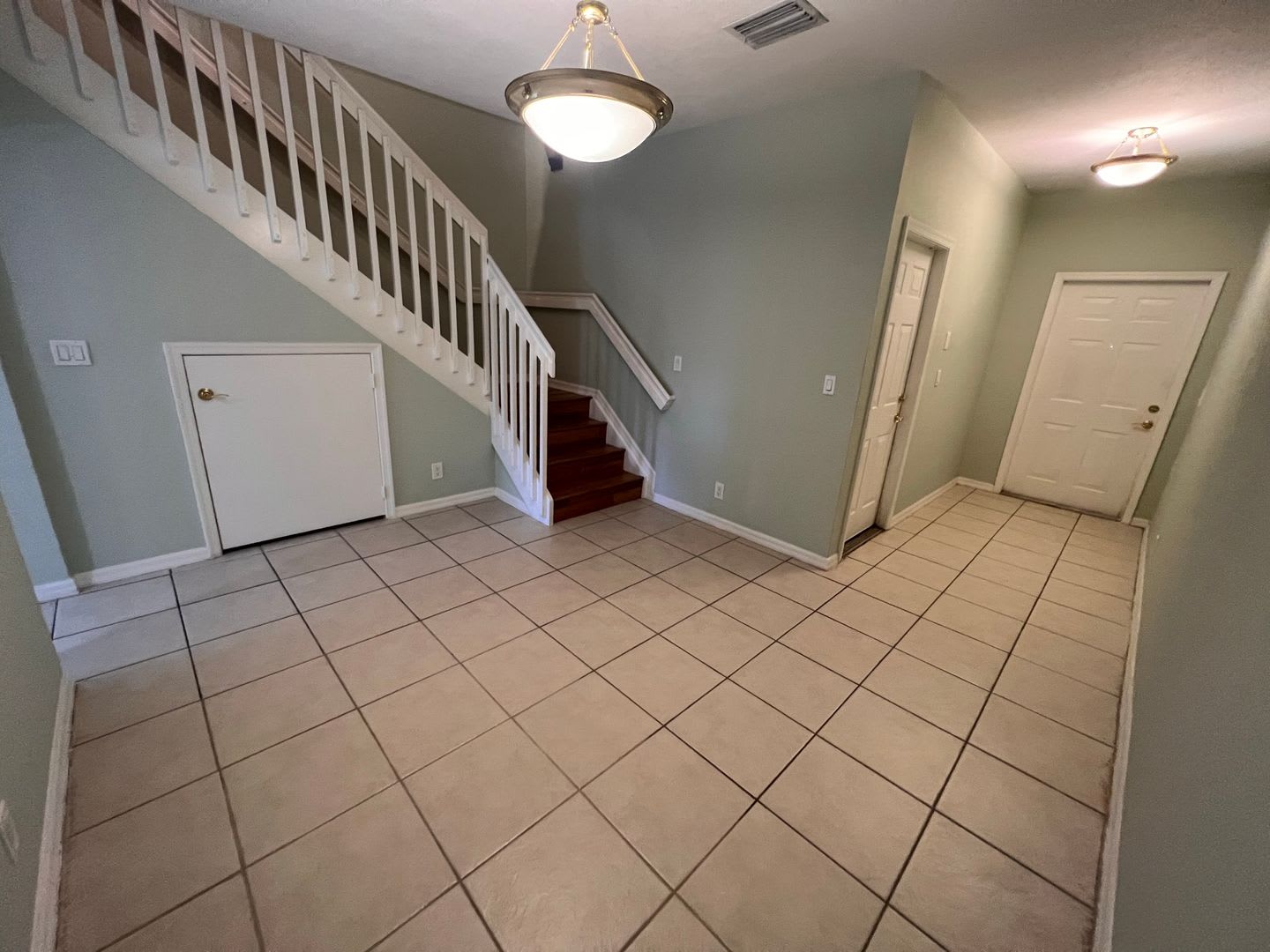 Lovely Townhome in Gate Community! – photo 3