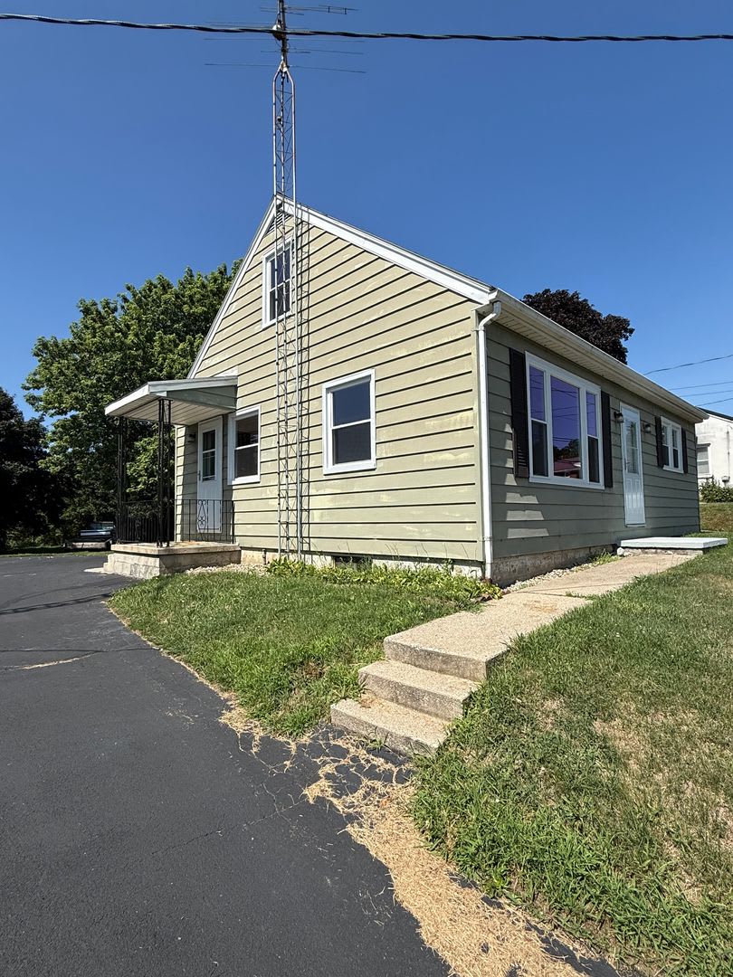 Charming 4-Bedroom Cape Cod Home with Spacious Yard & Storage – photo 3