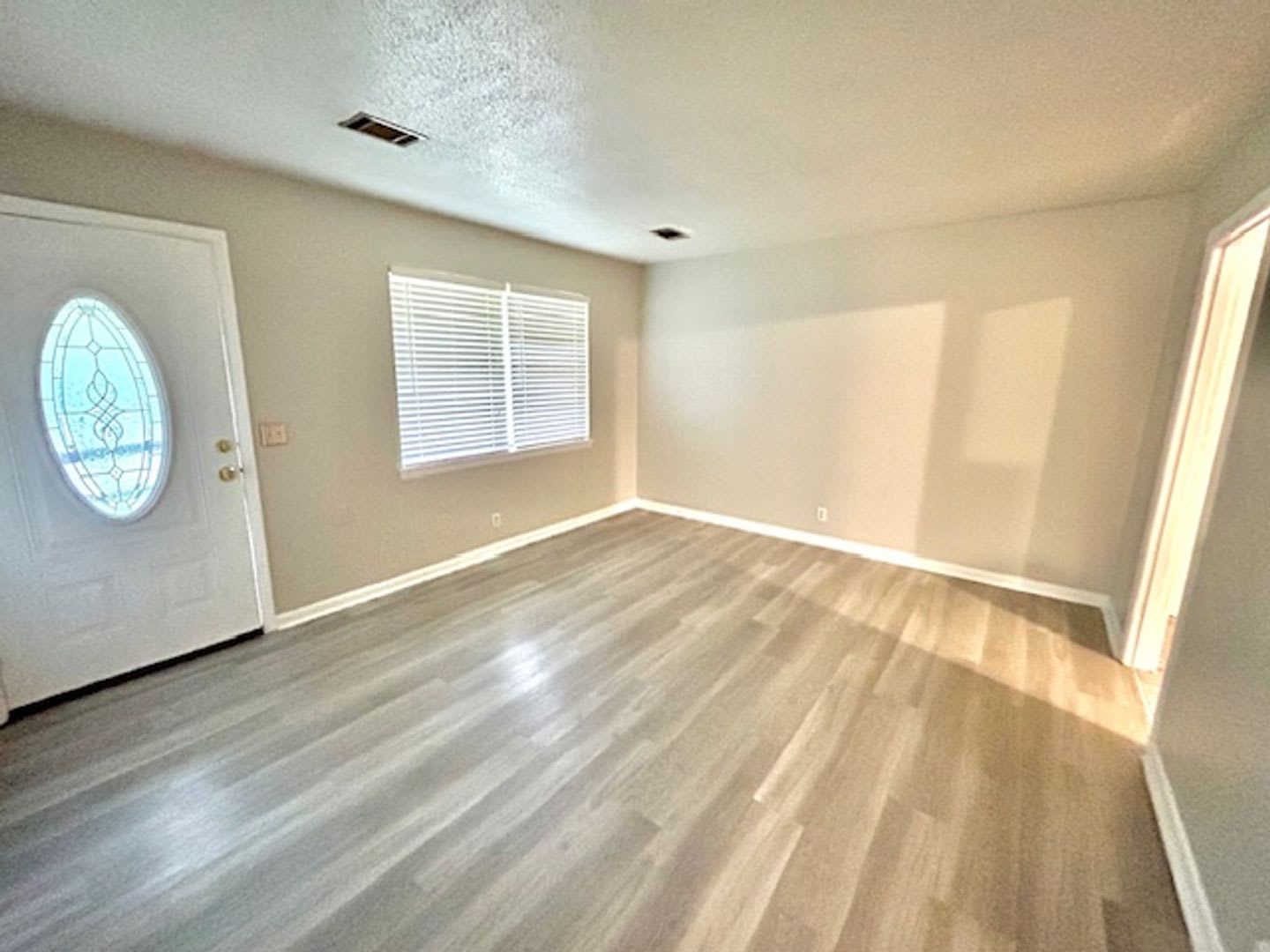 Charming & Updated Single-Family Home in Huntsville! – photo 4