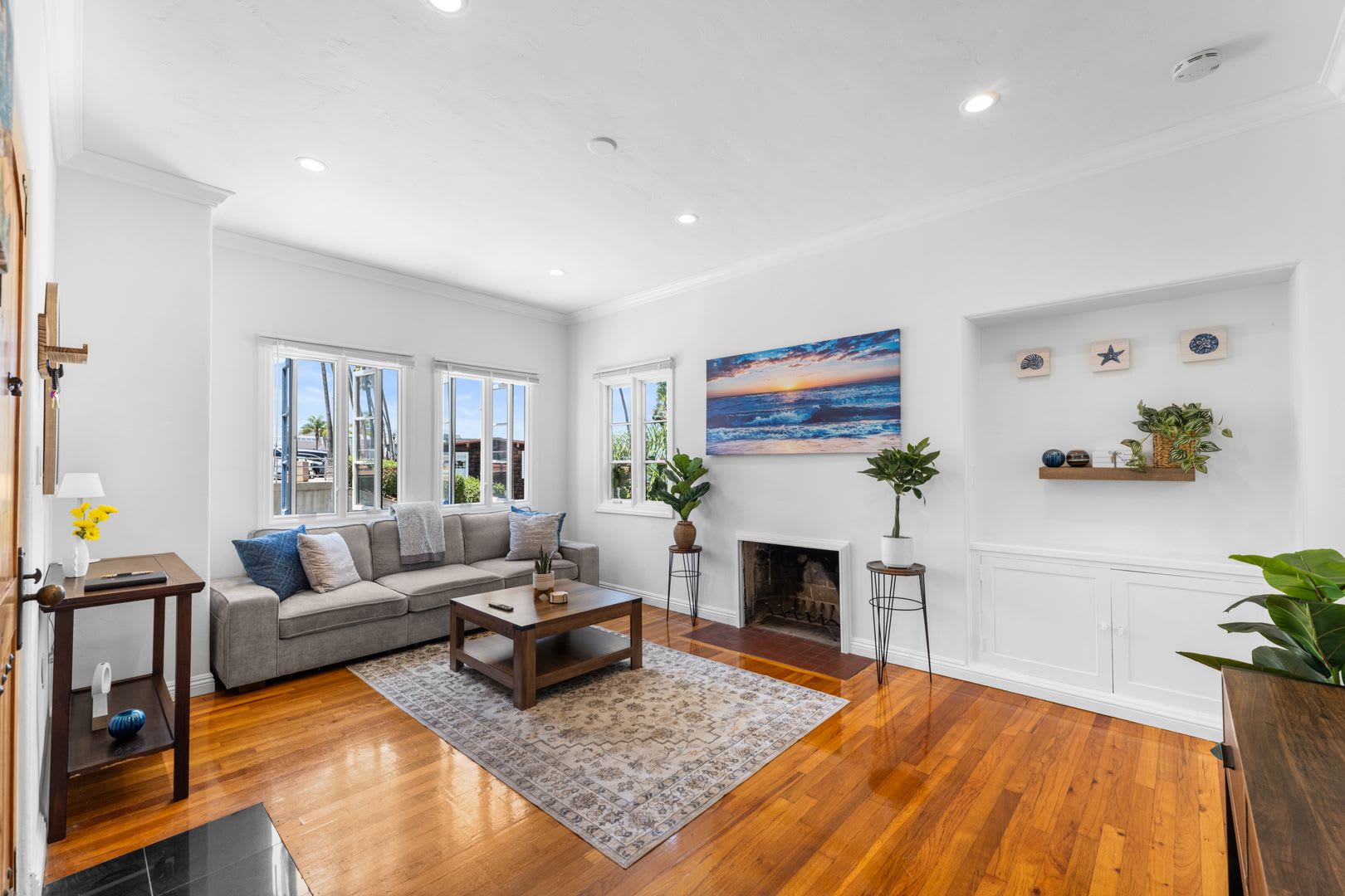 Charming 2 Bed 1 bath "fully furnished monthly rental" in La Jolla Village. – photo 1