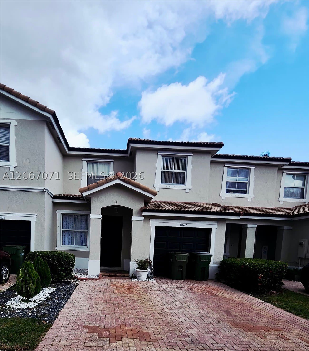 1067 NE 41st Pl – photo 1