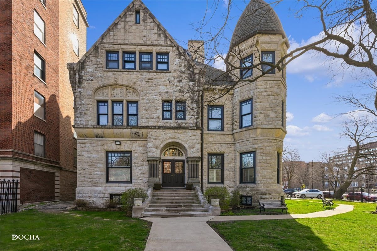4545 S Drexel Boulevard – photo 1