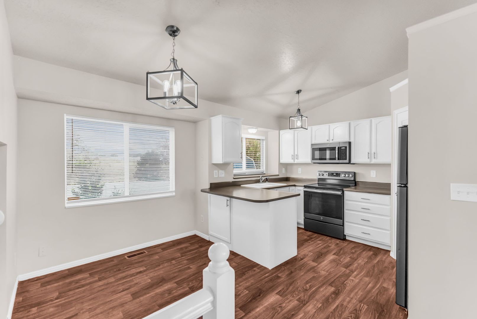 4 Bed Home with Mountain Views in Clearfield – photo 3