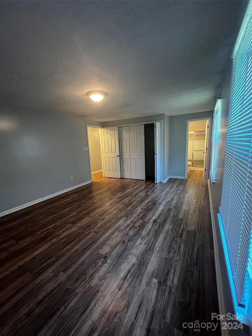 Room In 6 Bedroom Home At Flint Glenn Ln – photo 2