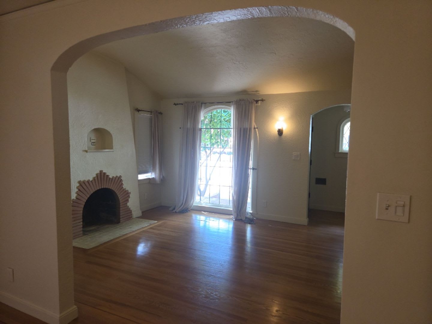 This Beautiful Land Park Home is a Charmer! – photo 5