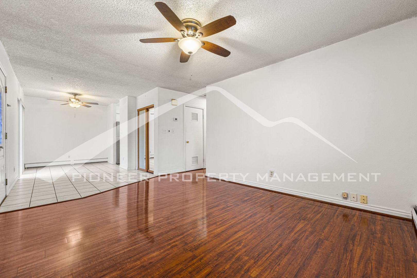 Beautiful Townhome with Detached Garage and Pool Access! – photo 4