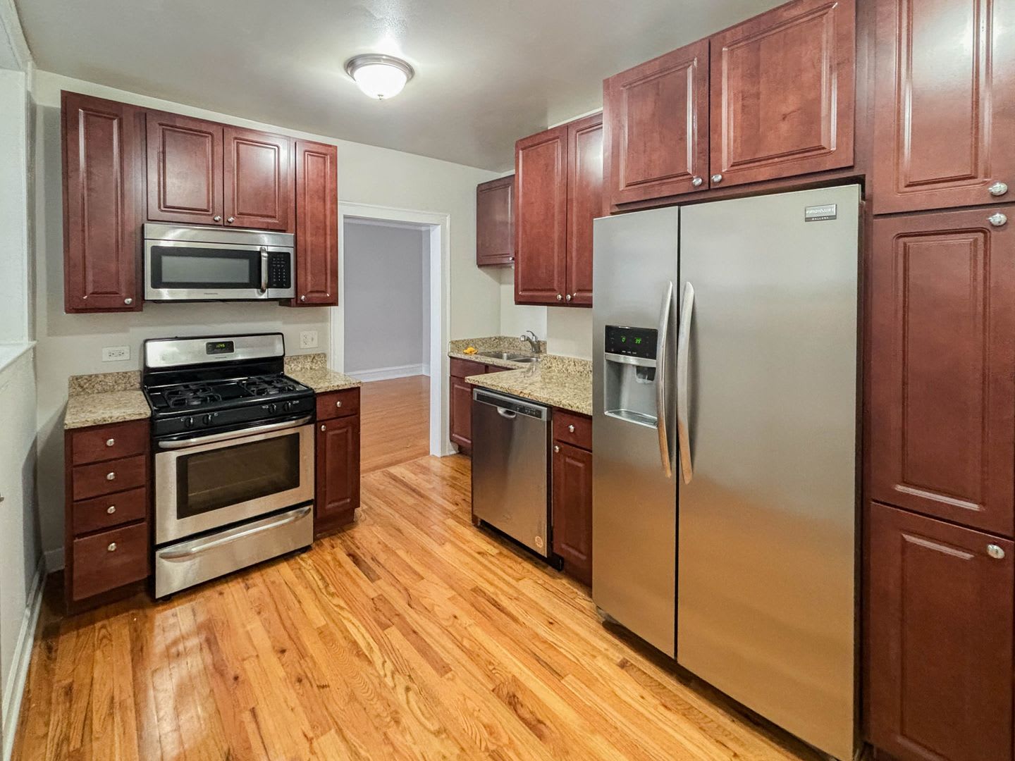 5073 N Wolcott Ave – photo 4