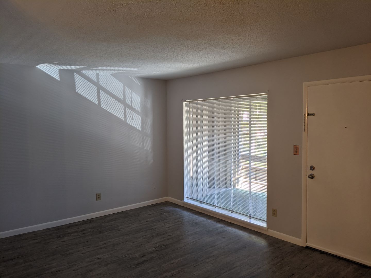For Rent – photo 2