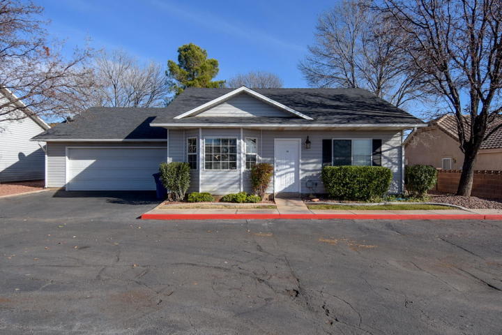 Three Bedroom Stand Alone Town Home – photo 1