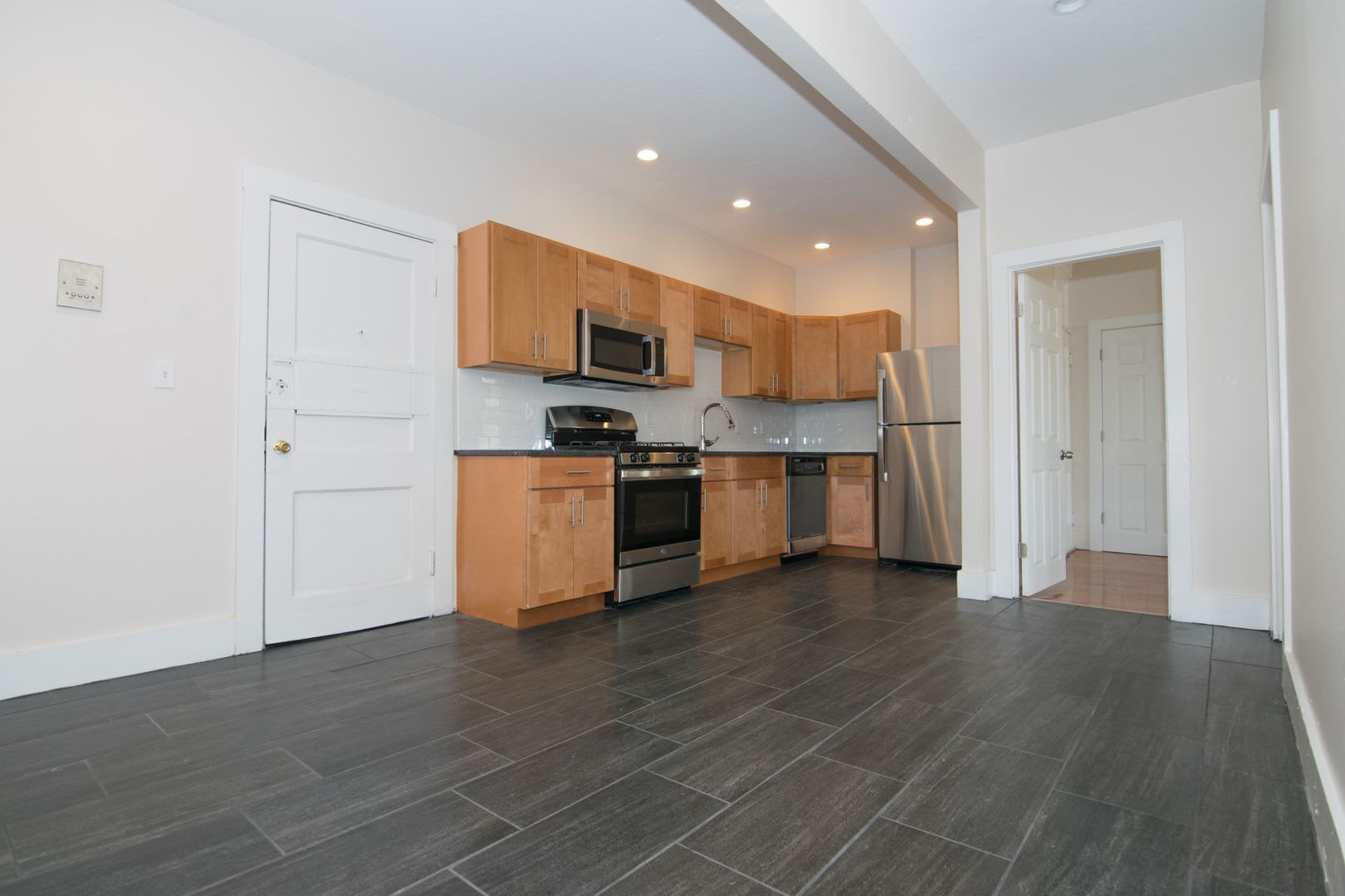 Nicely renovated 4 bed unit near the Green Line and BU! – photo 4
