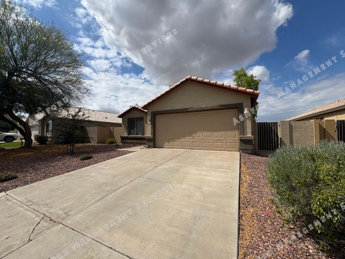 BEAUTIFUL 3 BEDROOM 2 BATHROOM HOME IN GOODYEAR – photo 2