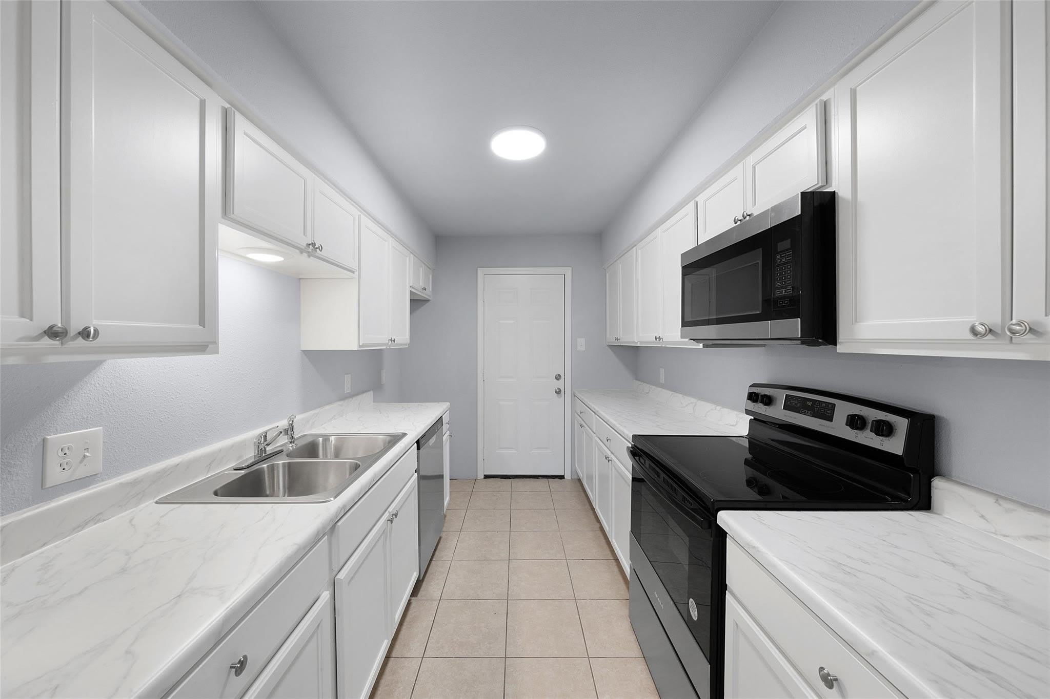 253 Locust Street S – photo 3