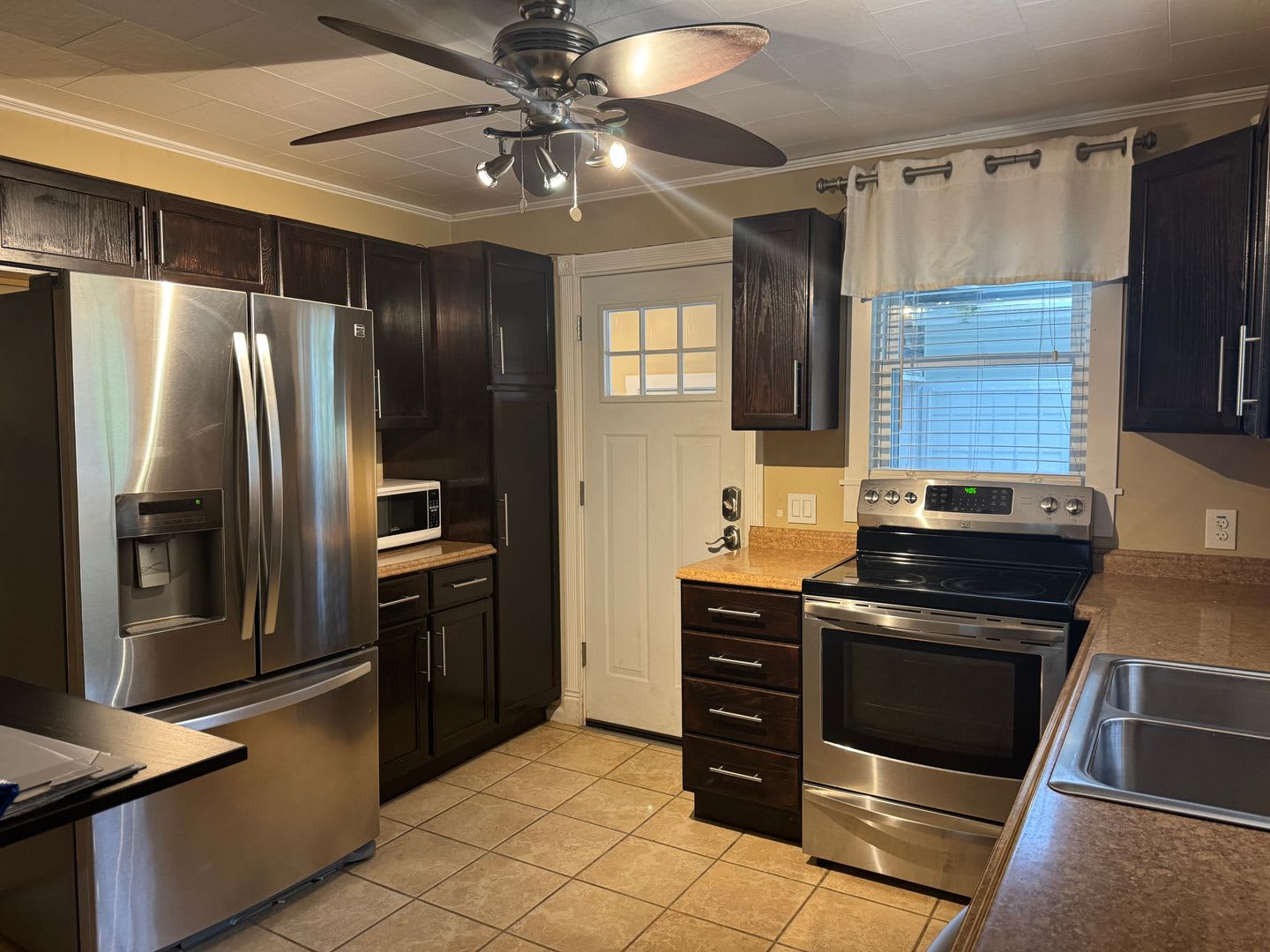 2 Bedroom with one car garage – photo 3