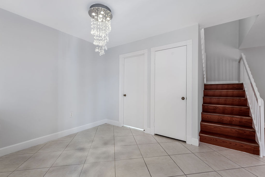 185 Charter Way – photo 3