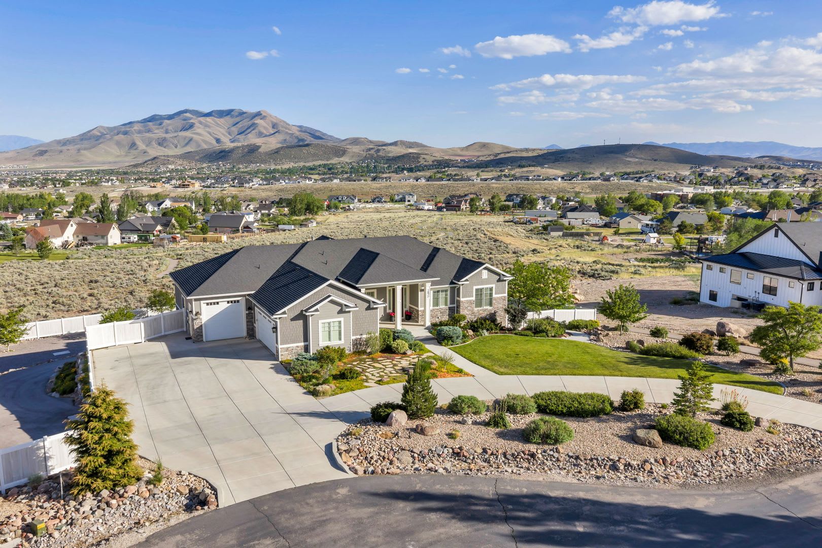 Gorgeous Eagle Mountain Home – photo 4