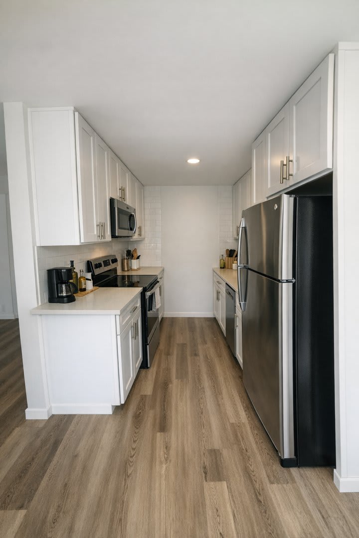 Tastefully Updated Ranier Beach 2bd 1bath Duplex unit! – photo 5