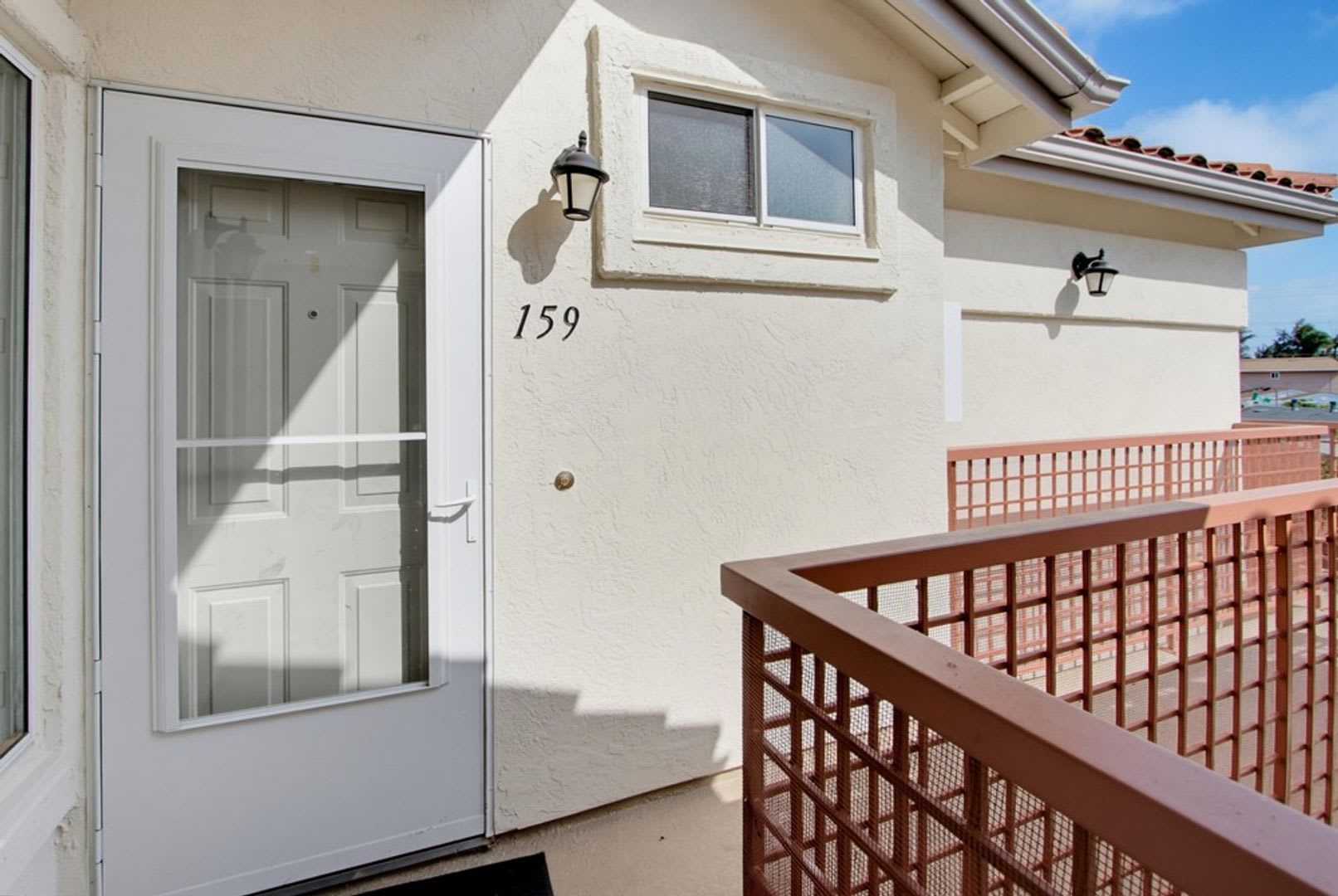 3 Bedroom Oceanside Condo Near The Beach – photo 3