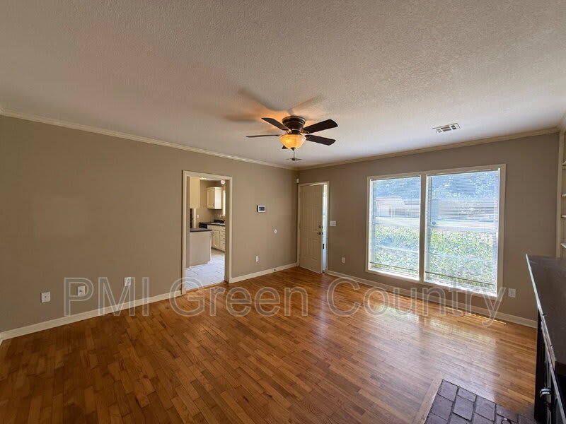 5523 S Madison Ave – photo 5
