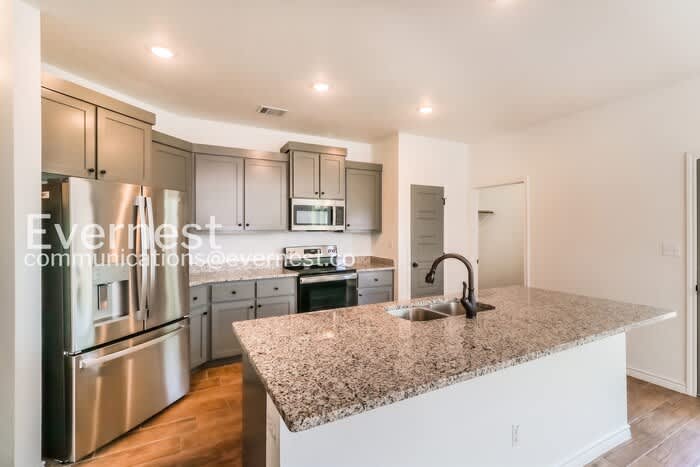 2123 Hornbeam Street – photo 4
