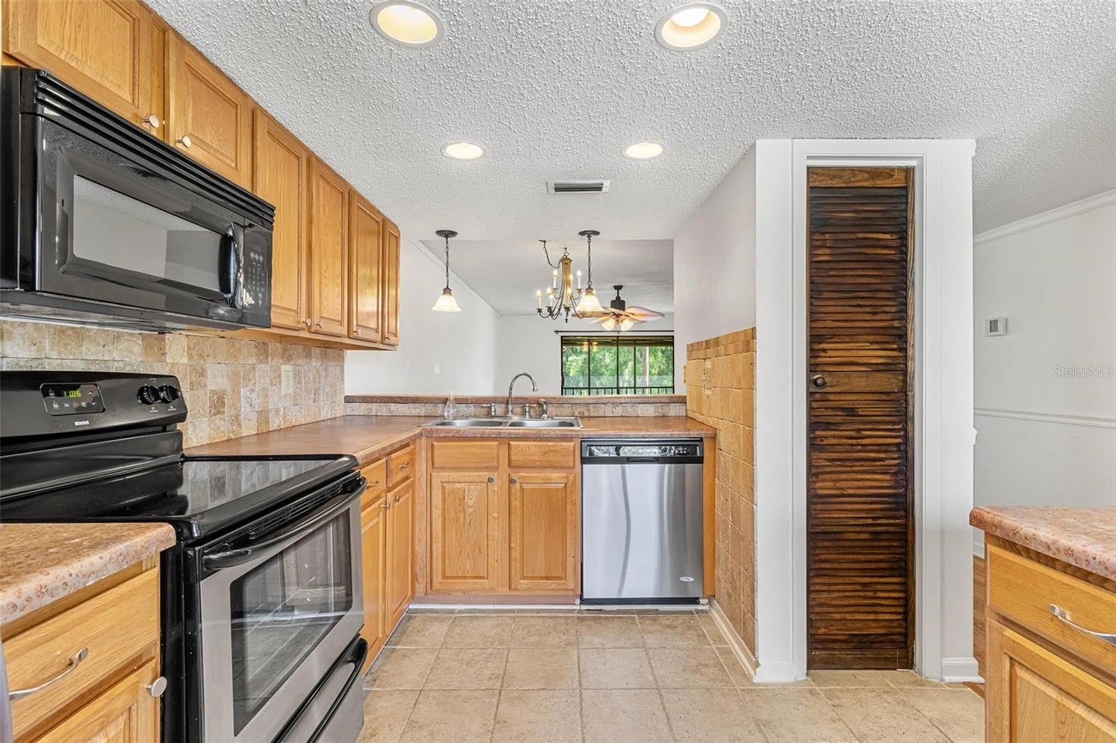 108 Woodlands Court – photo 4