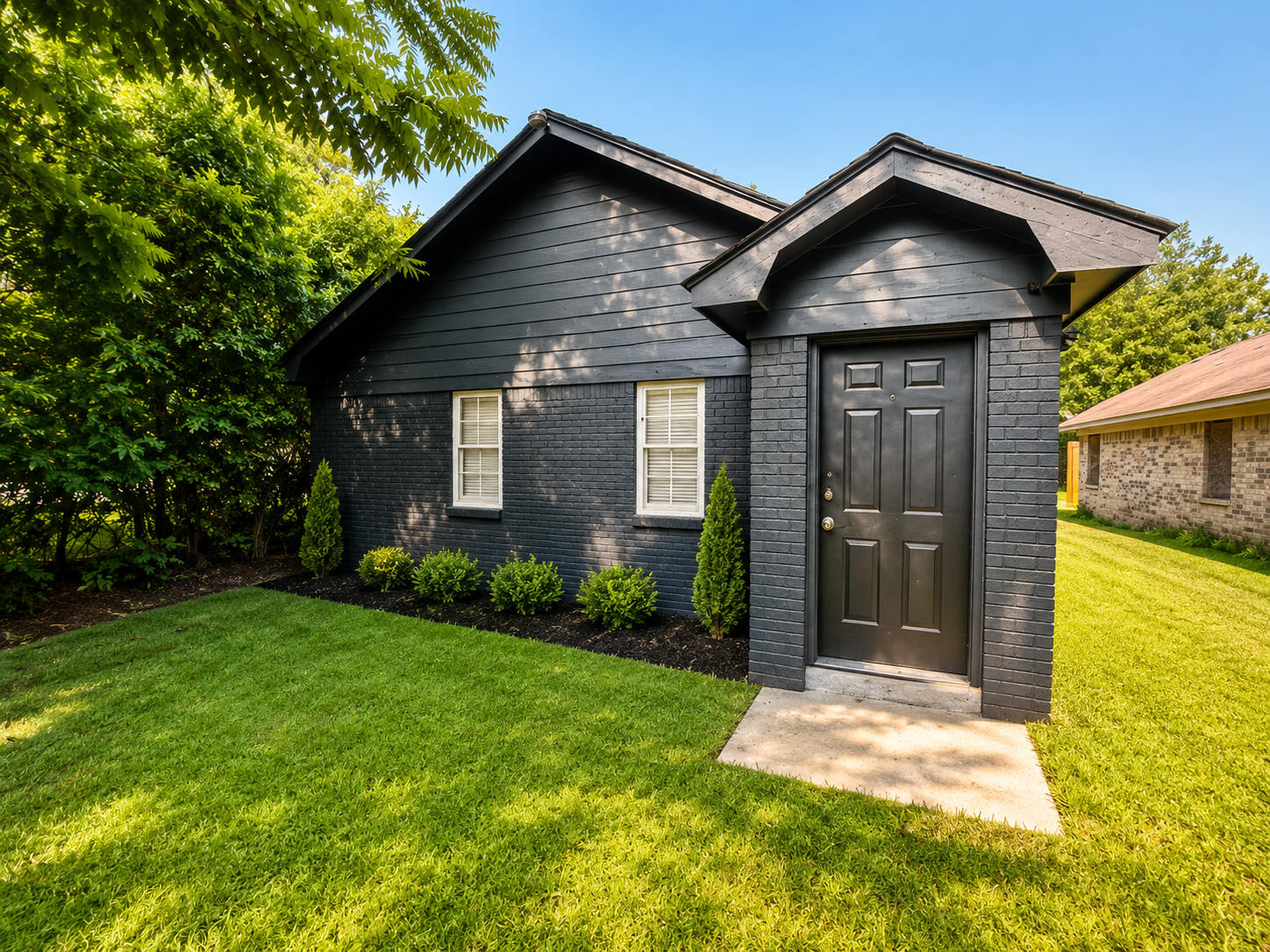 1586 Harmen Street – photo 2